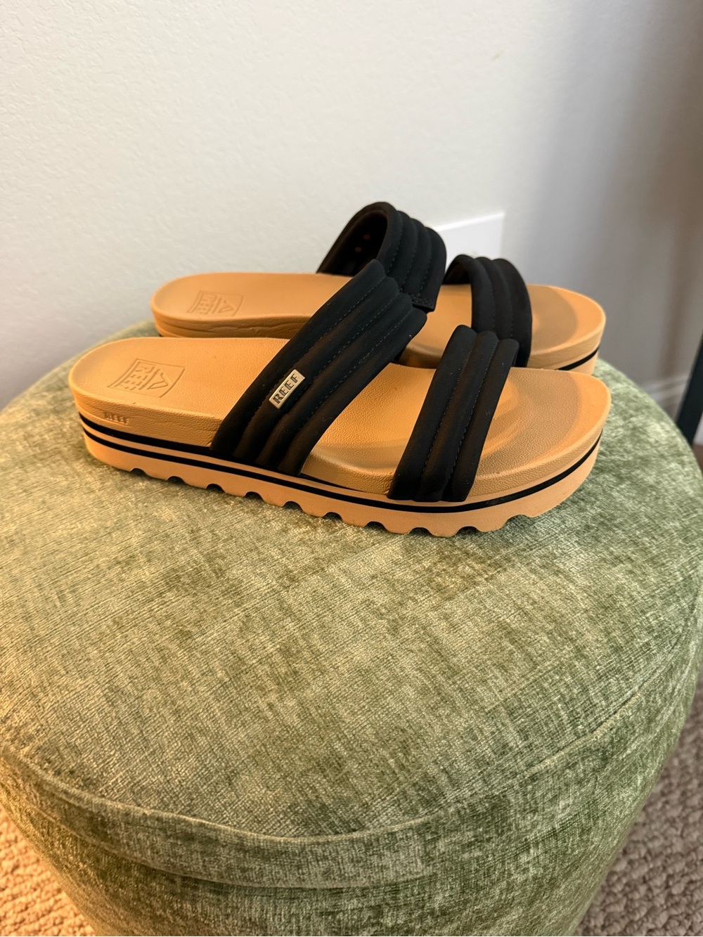Reef sandals women’s 9